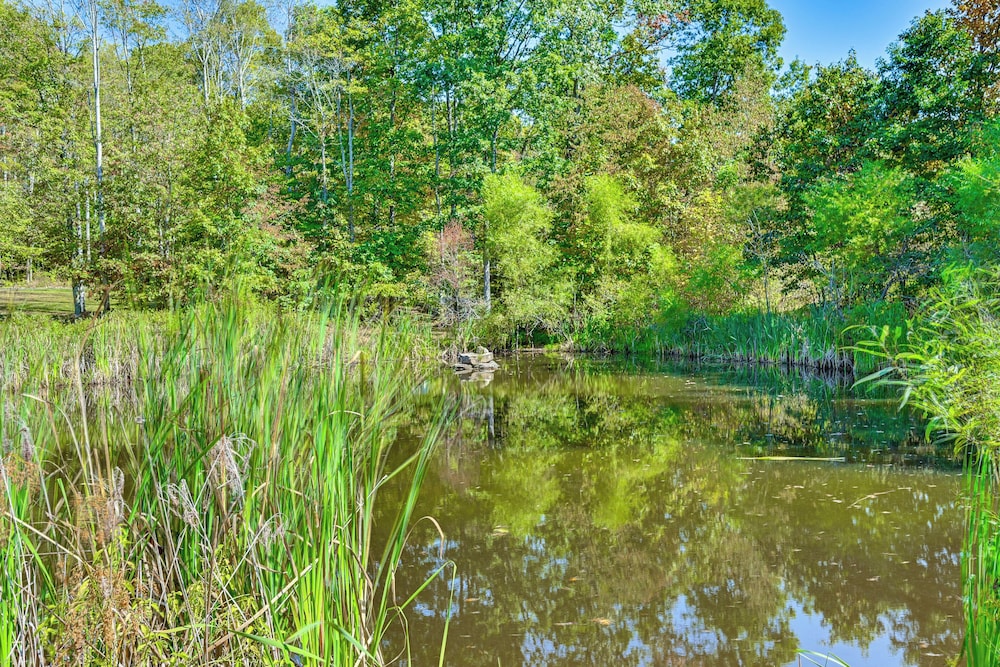 Ohio Hunters Cabin w/ Pond Access: Pets Welcome!