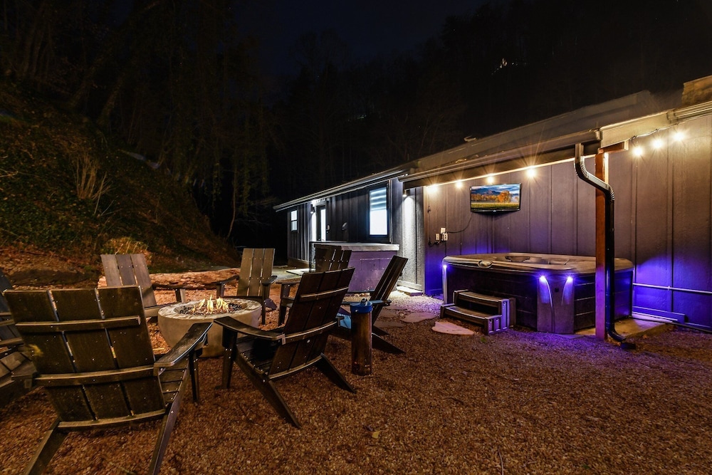 Creekside Retreat 3 Bedroom Cabin