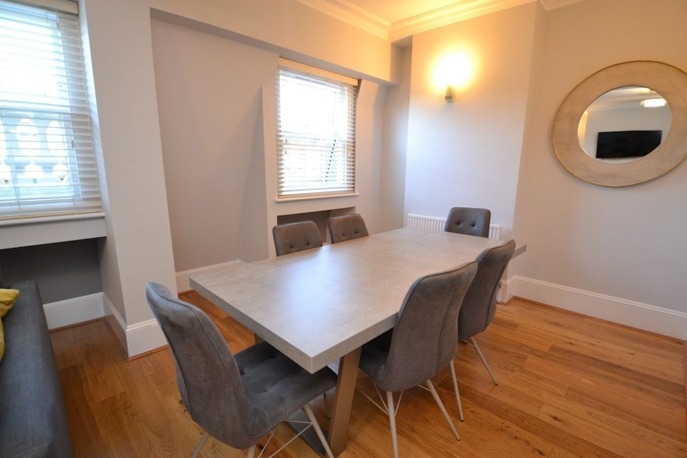 Luxury Hyde Park