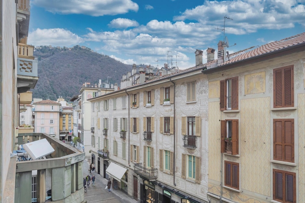 Garibaldi's Balcony by Rent all Como