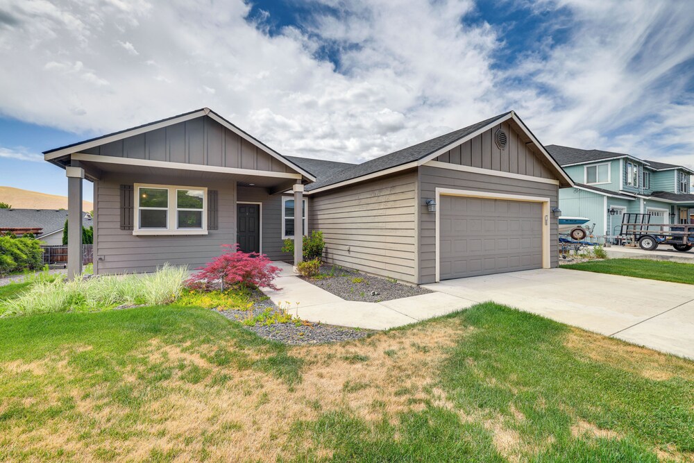 West Richland Home w/ Large Yard: Near Wineries! view 4