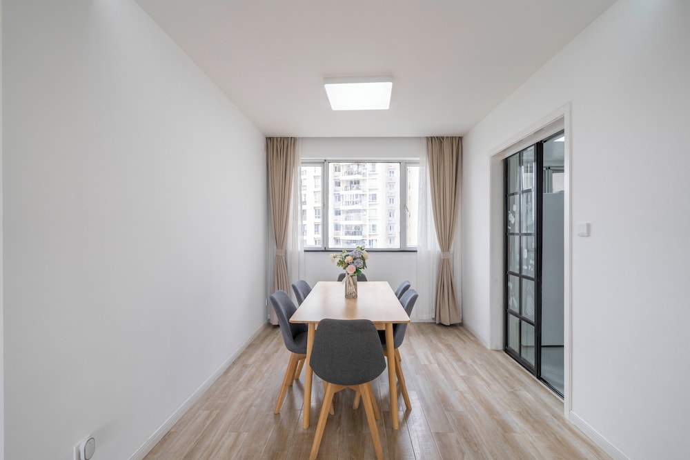 Tyms Family 4BR 2BA APT Residence