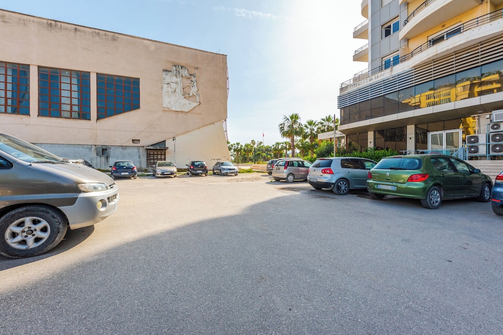 Kondo Stays - City Center Apartments