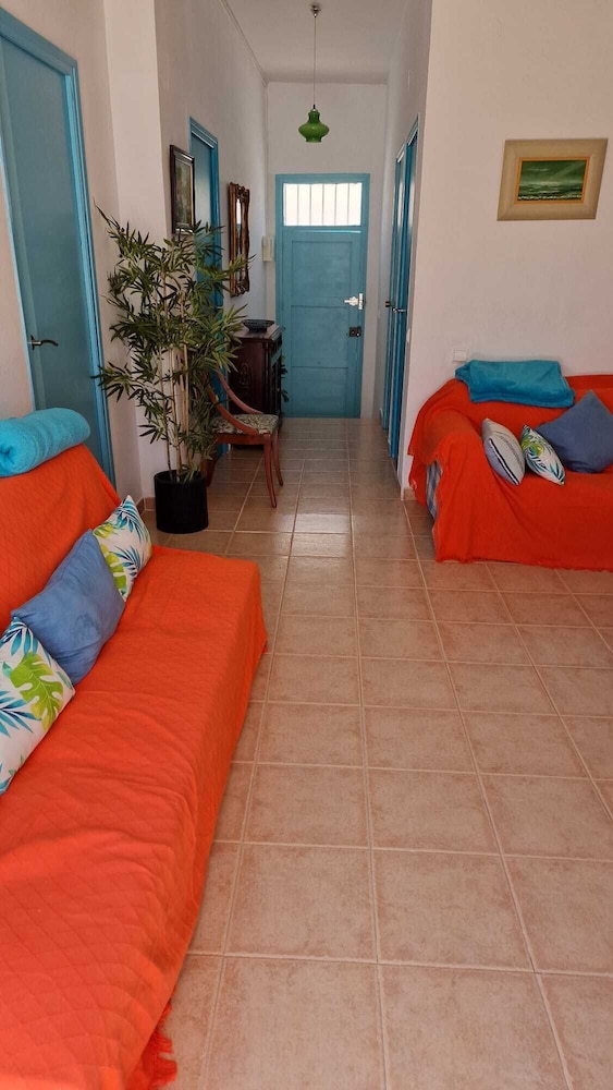 House With Exclusive Pool and Garden 7 min Walk From the Beach and the Center