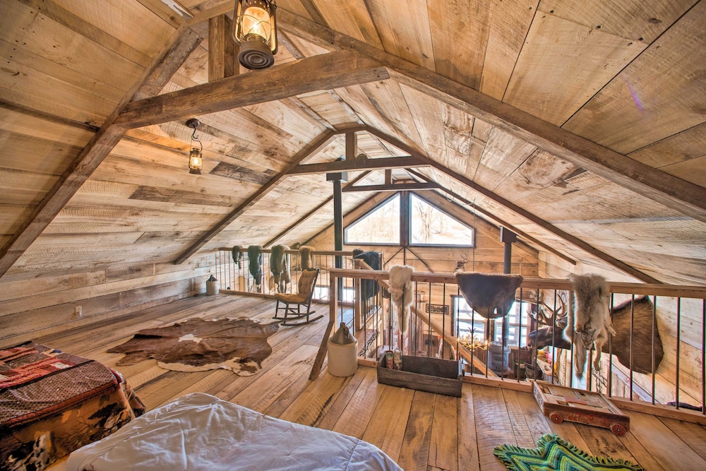 Rustic Powersville Cabin: Secluded Countryside!