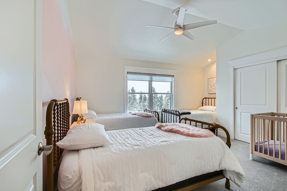 Mountain Majesty 6 Bedroom Home