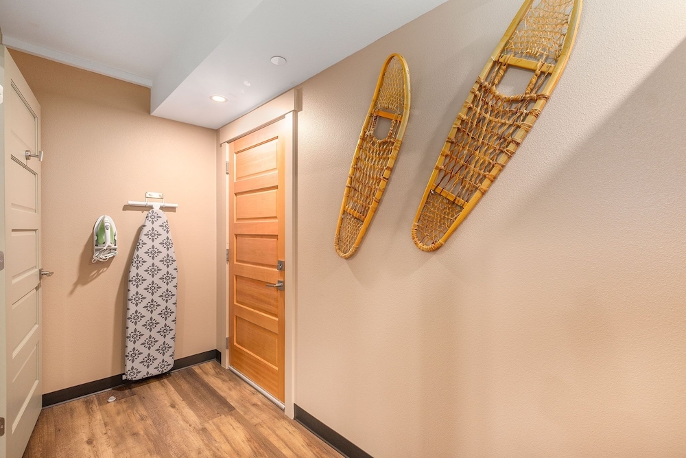 Solitude Bear Room Ada 103 - Estes Park 1 Bedroom Studio by RedAwning - Property Image 10
