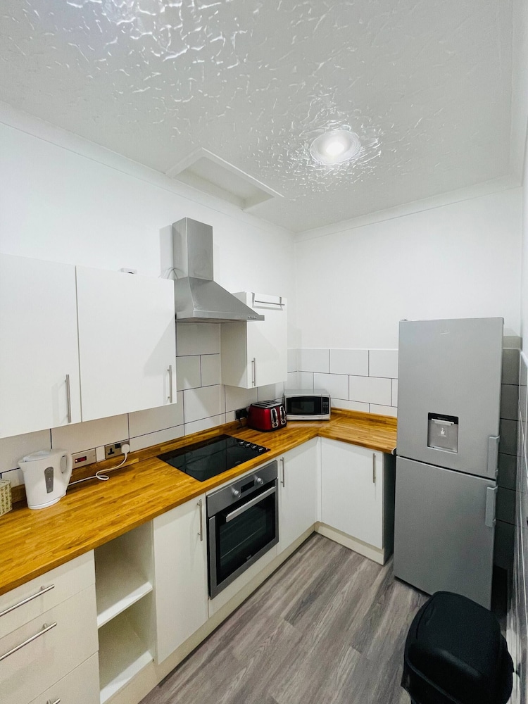 1 Bedroom Pet Friendly Apt Wd Free Wifi, Parking, Netflix & Pool Table. Sleeps 3
