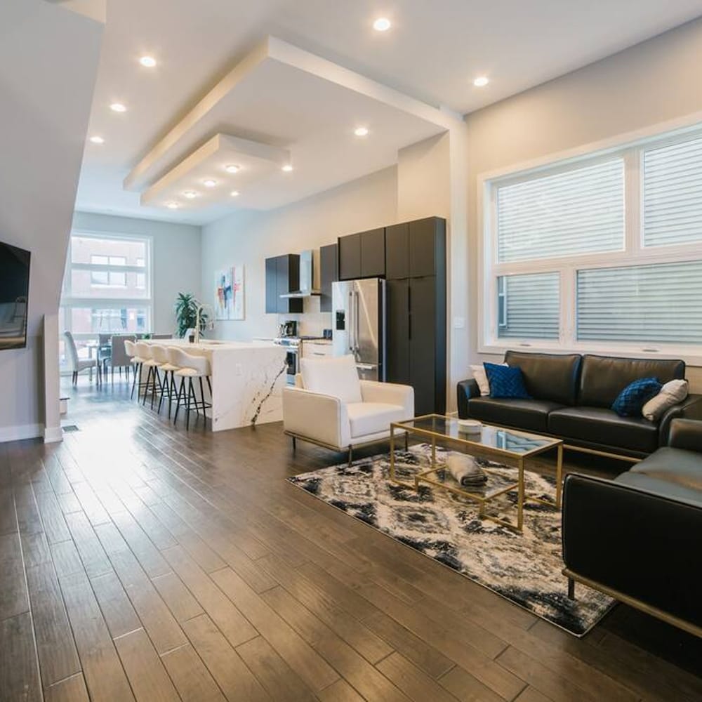 Magnificent NEW Home w 8 Beds Free Parking