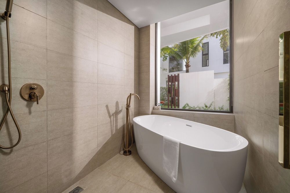 Aqua Vista Hoi An Beachfront Villas