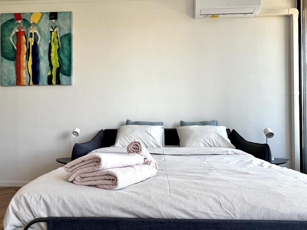 Cozy fully equipped center Liege for 4