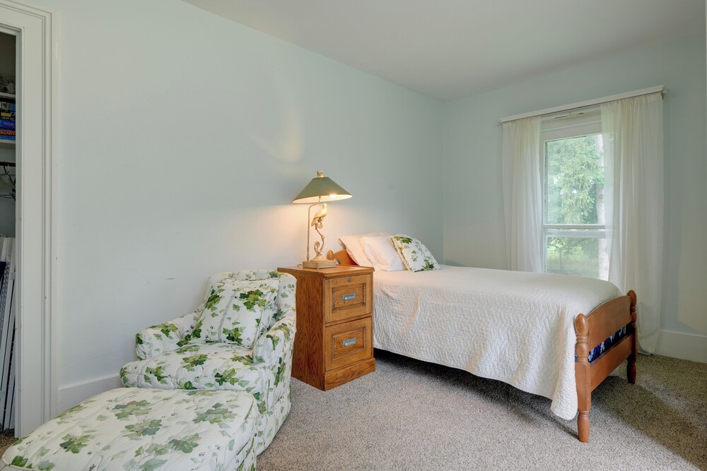 Historic Vineyard Farmhouse w/ Views of Lake Erie! view 2