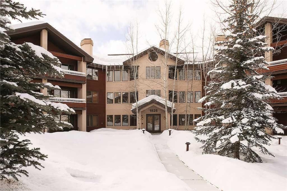 3102 Champagne Lodge, Trappeur's Crossing Apartment 2