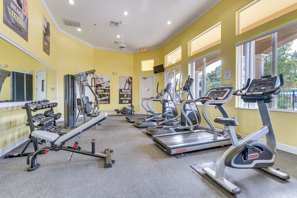 10 Mi to Disney Parks: Resort Retreat w/ Patio