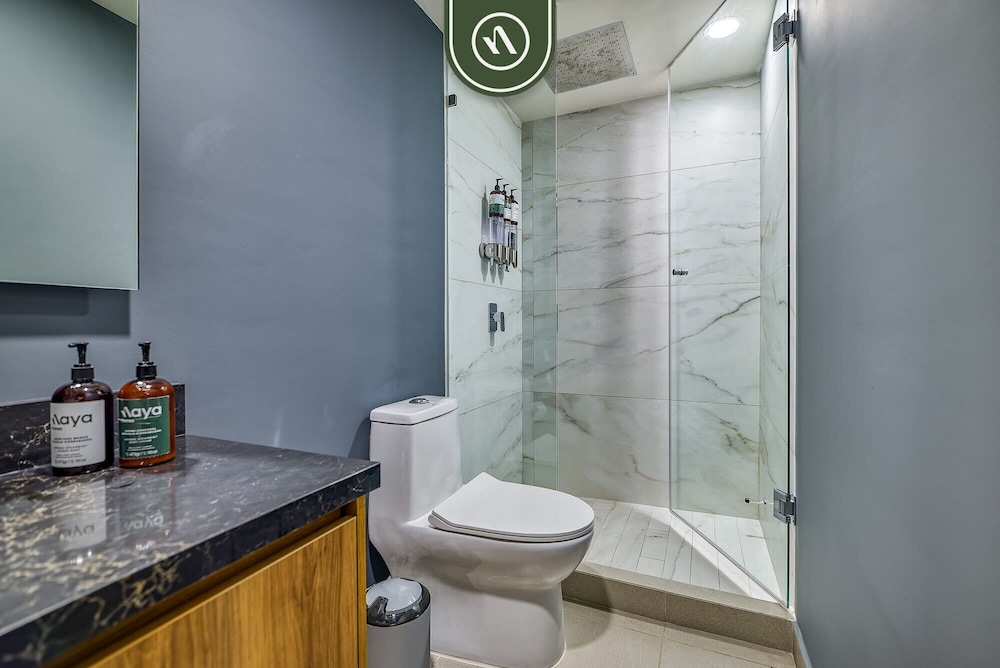 Luxury 2 BR Condo in the Jungle - Oceanview Pool