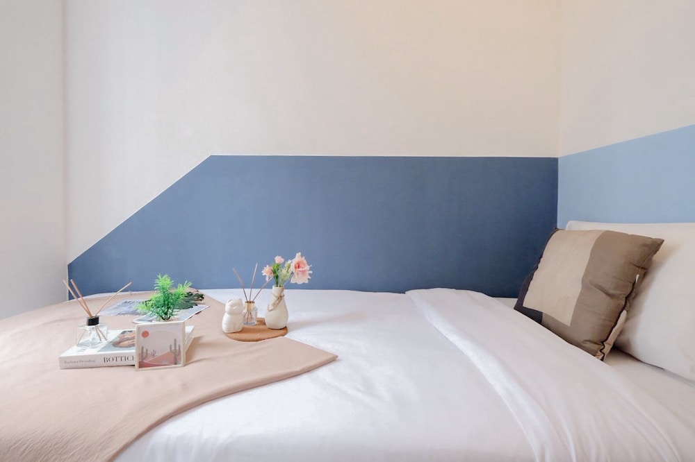 Blue Accent Minimalist 2Br At Tokyo Riverside Pik 2 Apartment