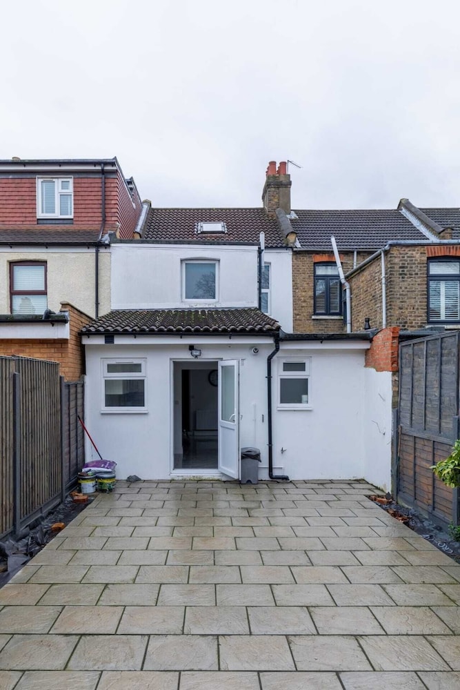 Spacious & Newly Renovated 4BD House East Ham!