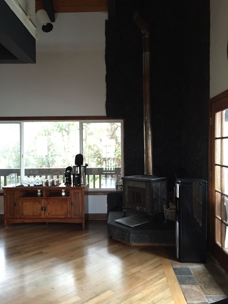 Volcano Acres Ranch B&B