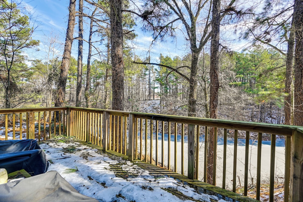 Log Cabin Retreat in Kentucky: Fire Pit & Grill!