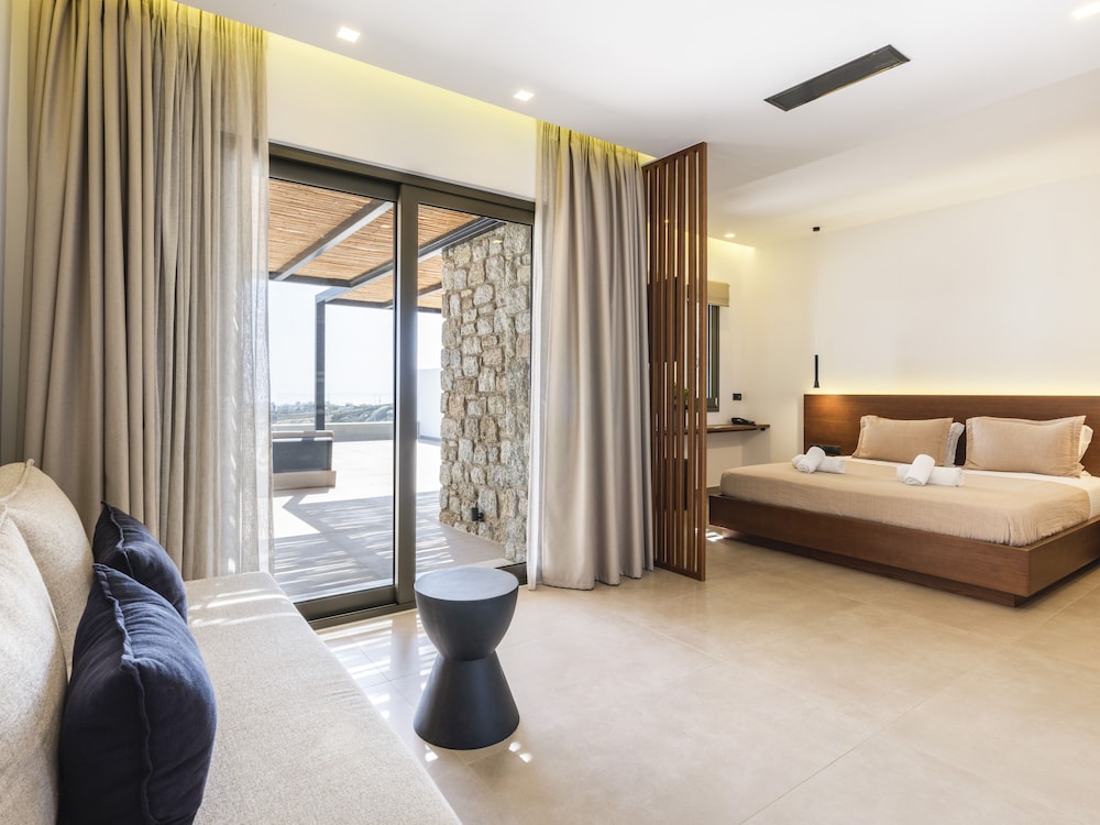 Evi Suites & Villas