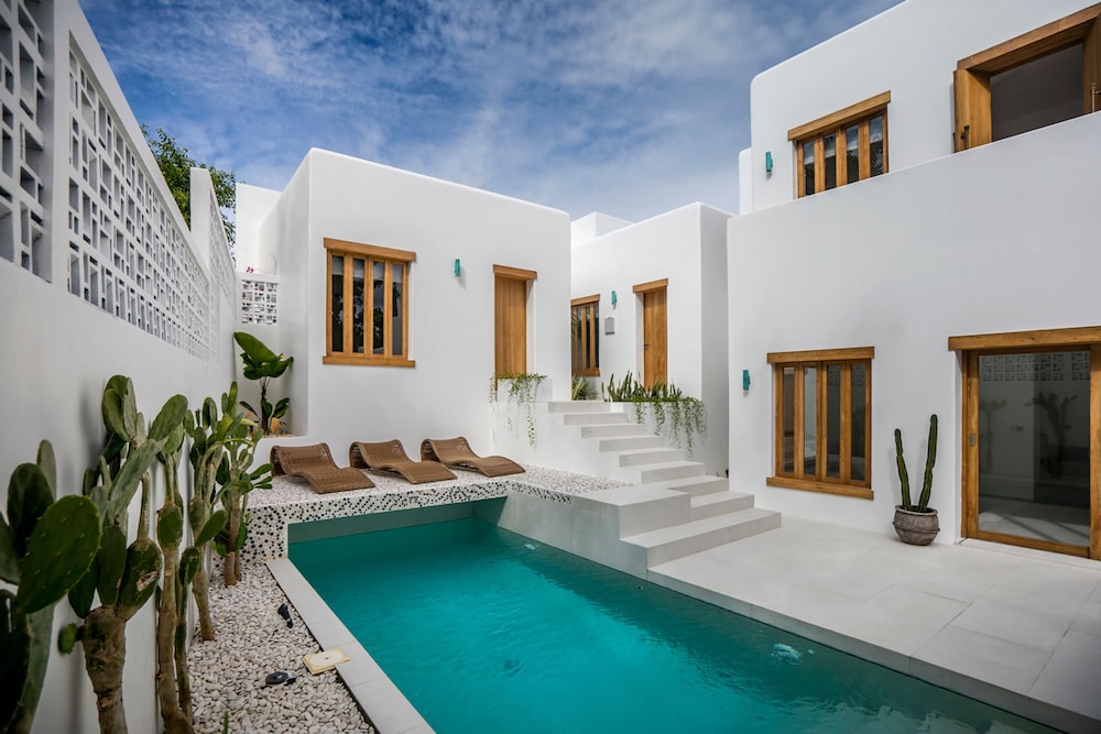 Villa Oasi 1 by Alfred in Bali - Brand New Tropical Luxury 3 BR Bingin Beach