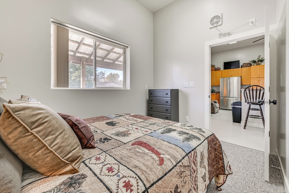 Charming Iowa Home: 1 Mi to Golf view 5