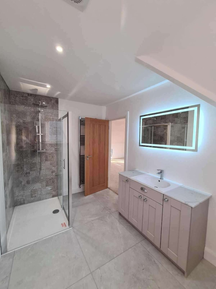 Cosy New 4 bed in Ramsgate Close to Quex Park