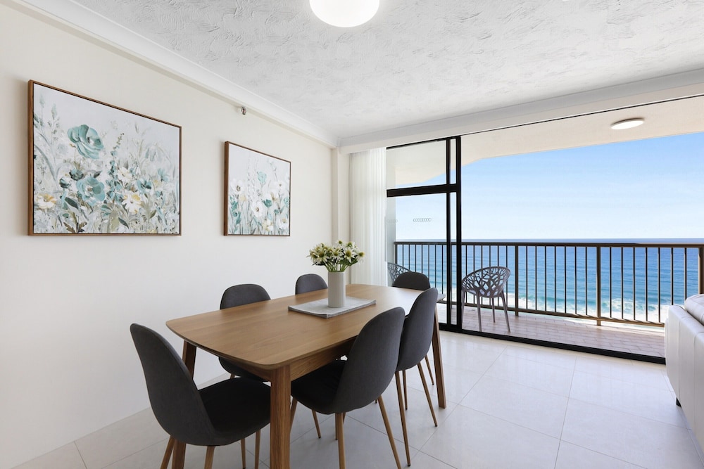 Beachfront Stylish Apartment With Ocean Views