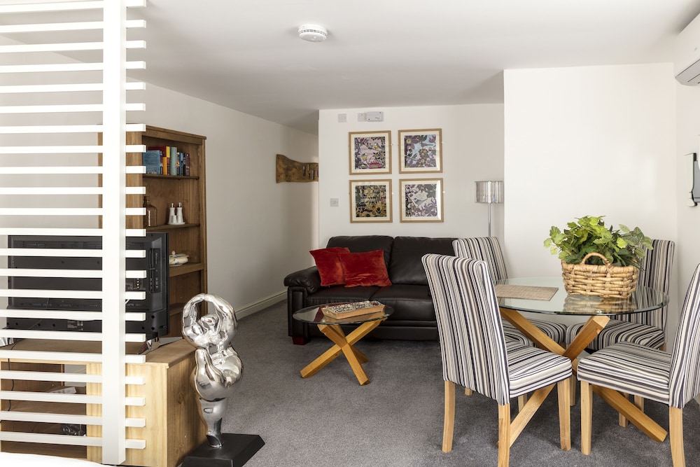 River Court Apartments LETS