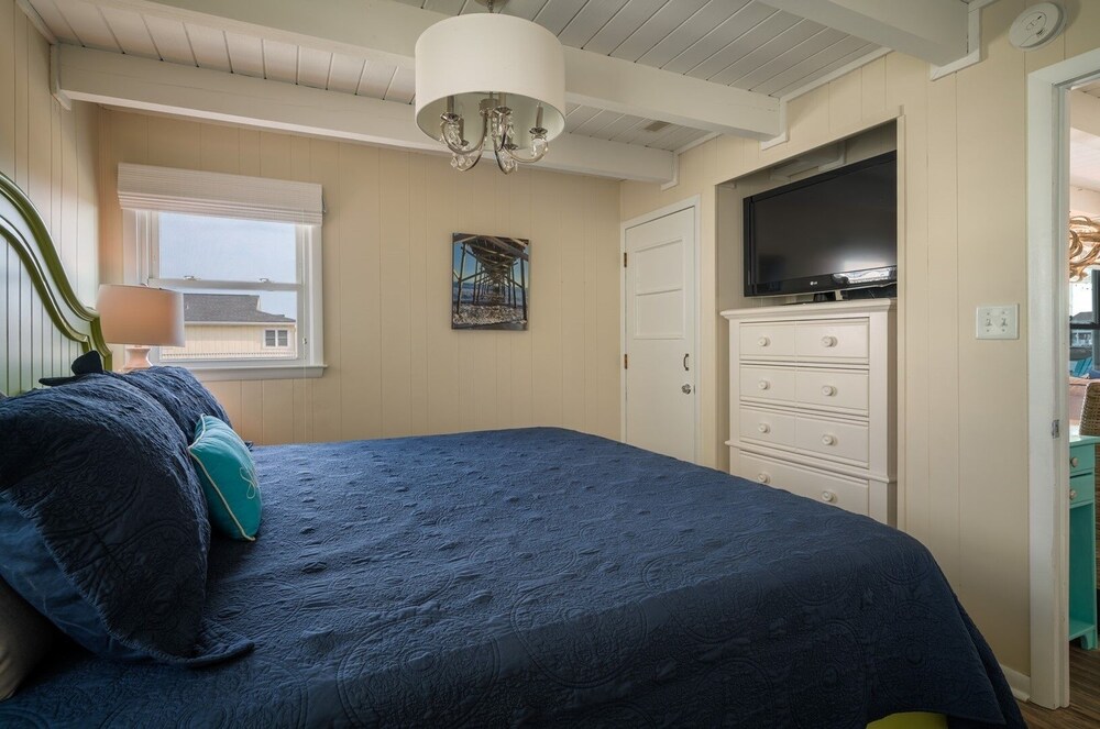 Palmetto Paradise 3 Bedroom Home by RedAwning view 3