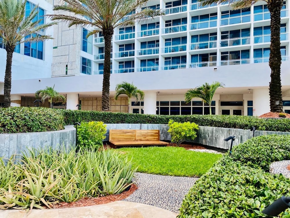 Carillon Miami Beach Private Suites