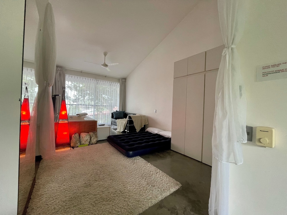 Beautiful Spacious Loft 2 Bedrooms 2 Full Baths 2 car Garage in Downtown