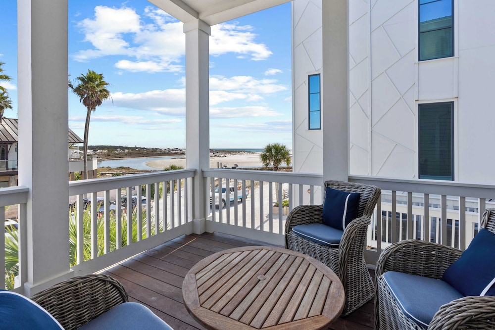 Grayt Digs by Avantstay Next to Beach, Oceanview