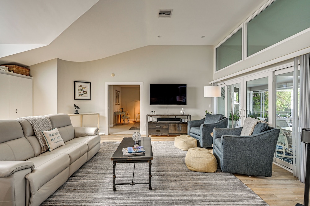 2 Mi to South Beach: Waterfront Home w/ Lanai!