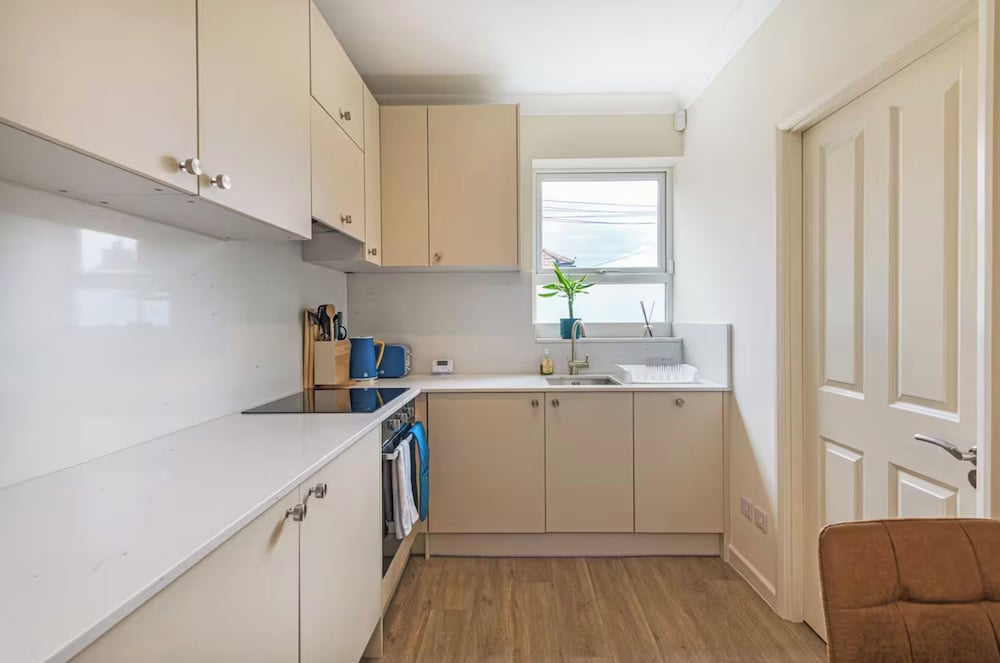 4 Guests - 20min to London - Free Parking - Petsok