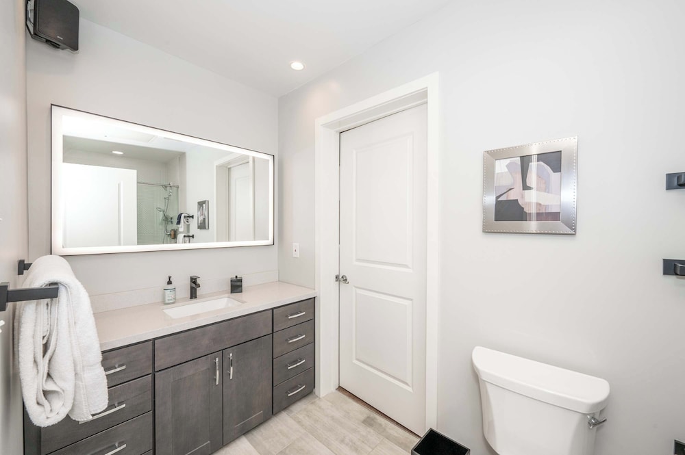 The 333 Suites For 24 Guests