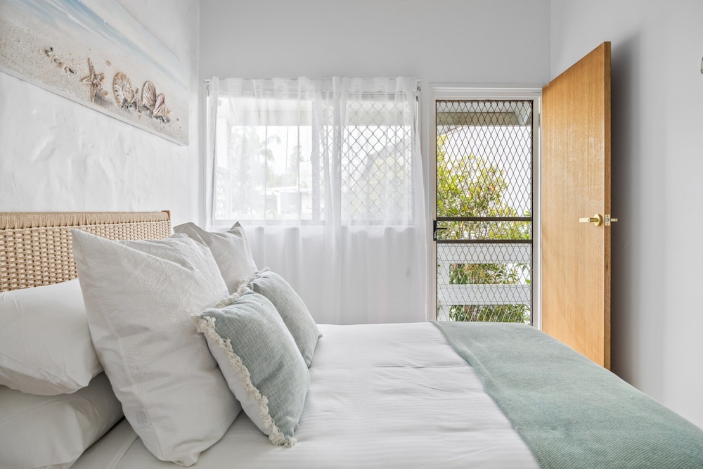 Chic 2-bed Cabin-style Home by Mooloolaba Beach