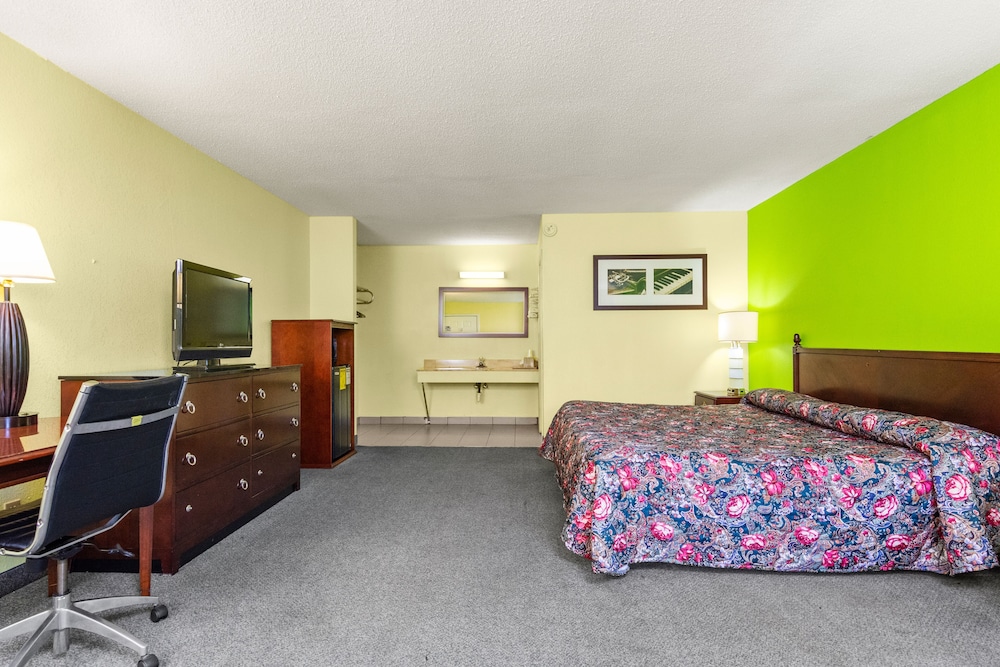 Budget Host Inn by Hotel O Portland near I-65