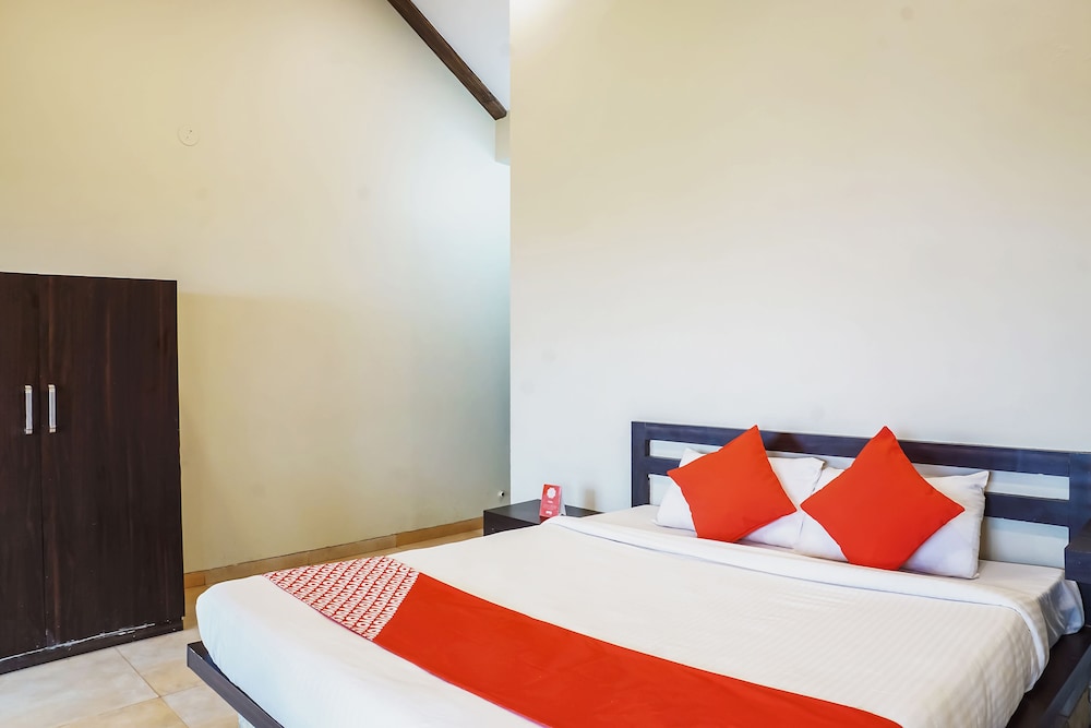 OYO 11898 Hotel Vhyomaan