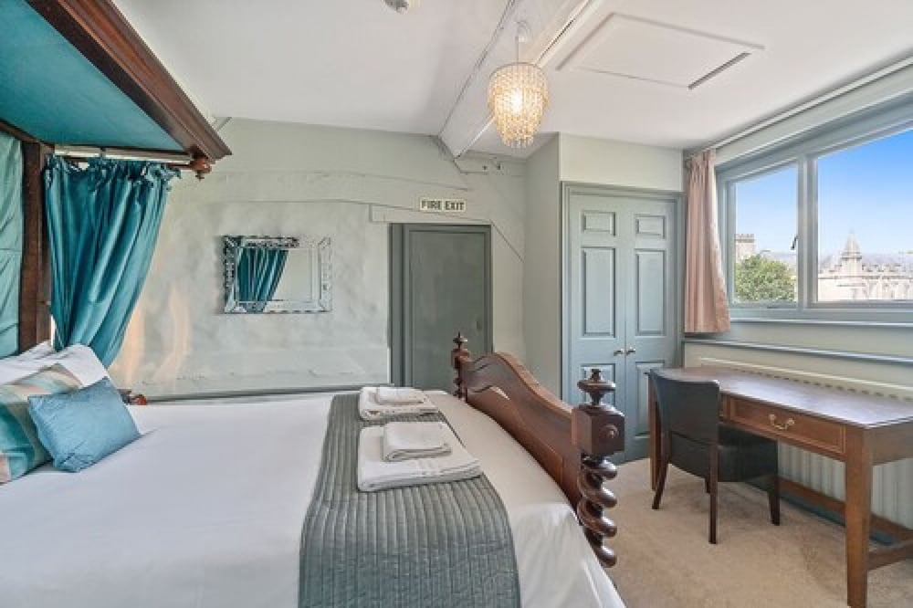 The Ancient Gatehouse Hotel view 5