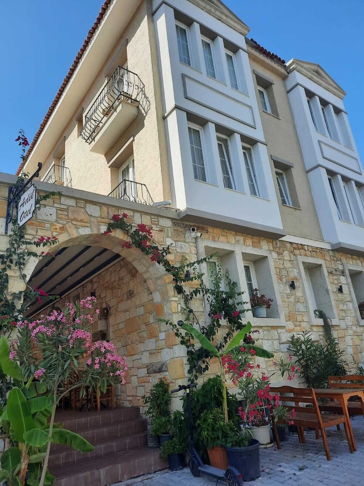 Adil Otel