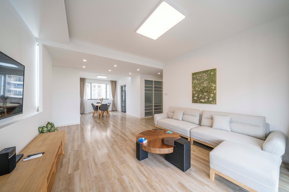 Tyms 4BR 2BA APT TianShan Changning