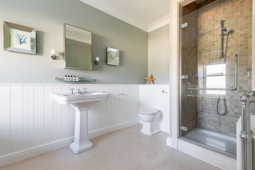 Earl's Court Square XI by Onefinestay