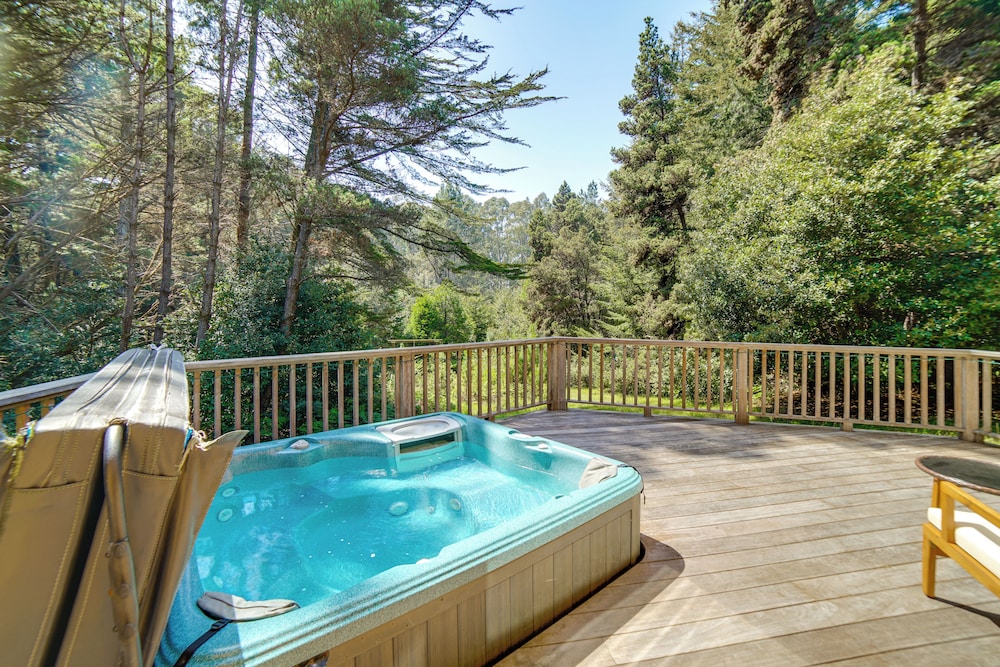 Hot Tub, 1 Mi to Beach: 12-acre Fort Bragg Cabin!