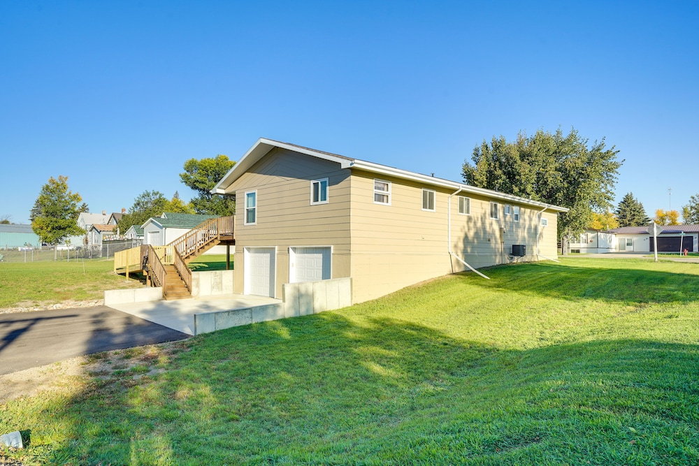 Deck & Yard: Pet-friendly Mcclusky Home! view 3