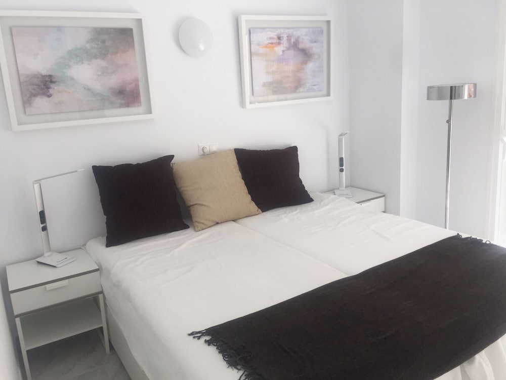 Seaside Bliss 2 Bedroom Condo in Fuengirola