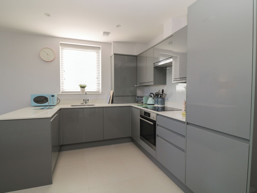 7 Warren Edge Close