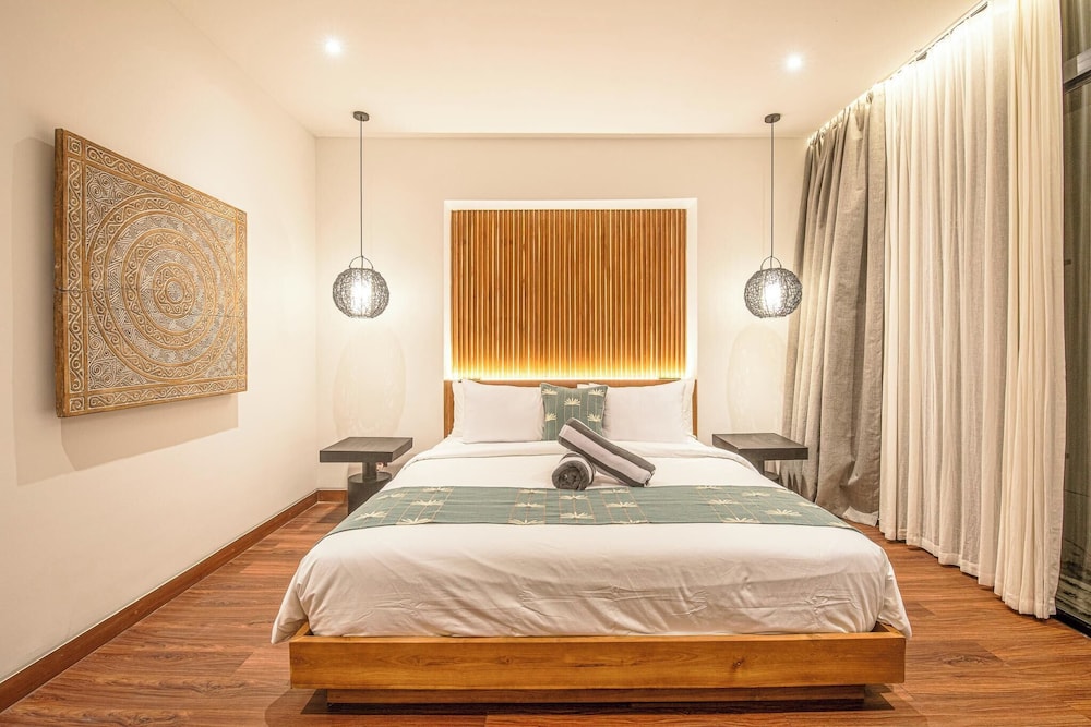 Elegant 6BR Canggu Retreat Just 400m to the Ocean