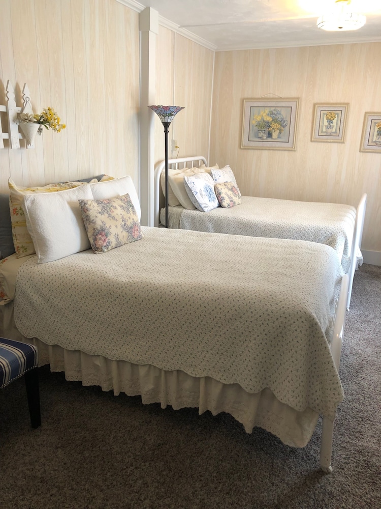 Hickory House Inn