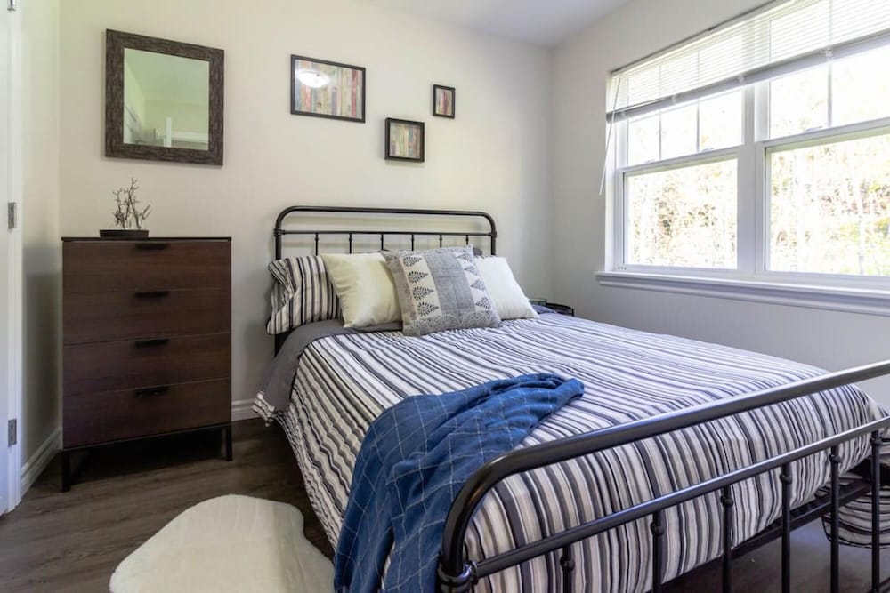 Saint John Vacations - Gorgeous Condo Near UNB Hospital w Parking 202 - Property Image 3